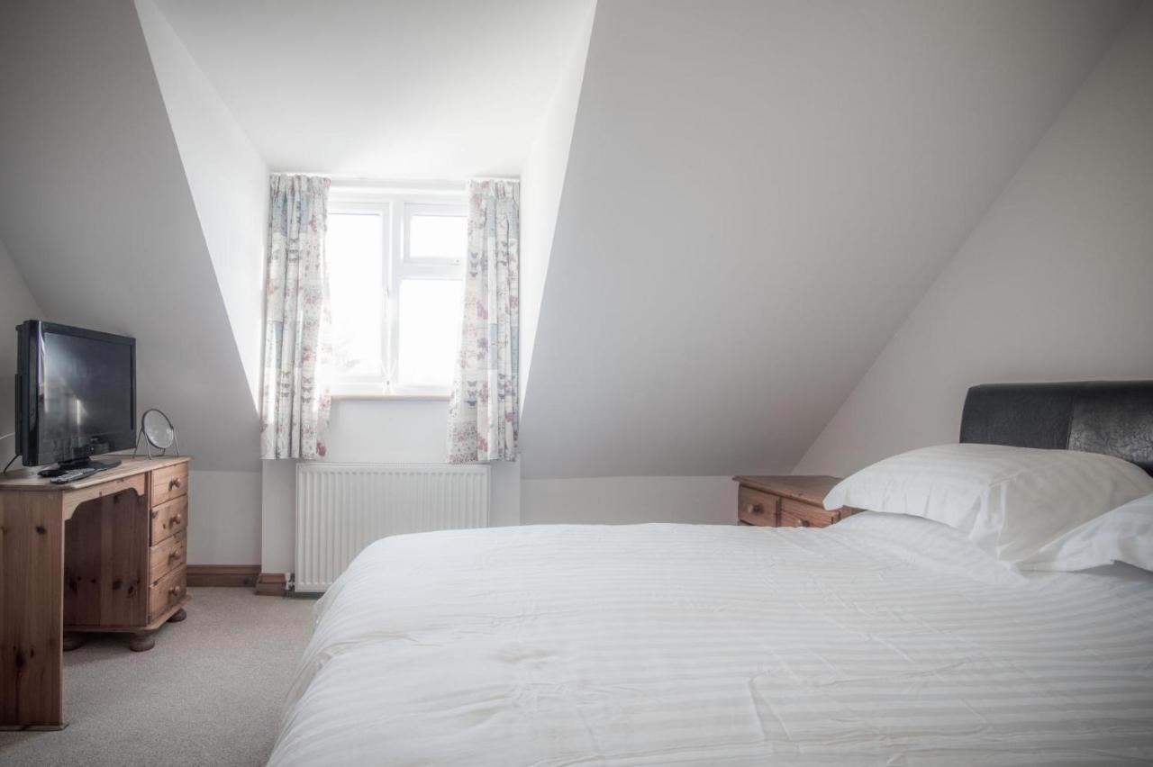Church Terrace - 3 Bedroom - *
